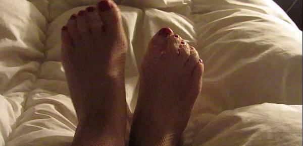  Sexy foot tease [Princess Alexia]